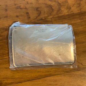 NIB Victoria secret zip makeup bag**free w\$35 purchase**